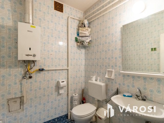 4 szintes sorházi lakás, kiadható alagsori apartmannal