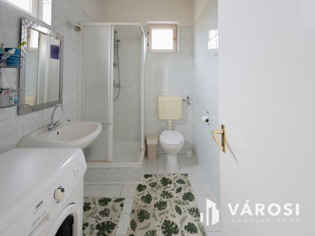 Tágas terek, jó szerkezet, belváros közeli lokáció