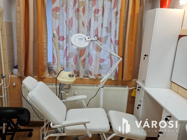 Debrecen Tócóskerti Üzlethelyiség Nagyon Jó Helyen Eladó!