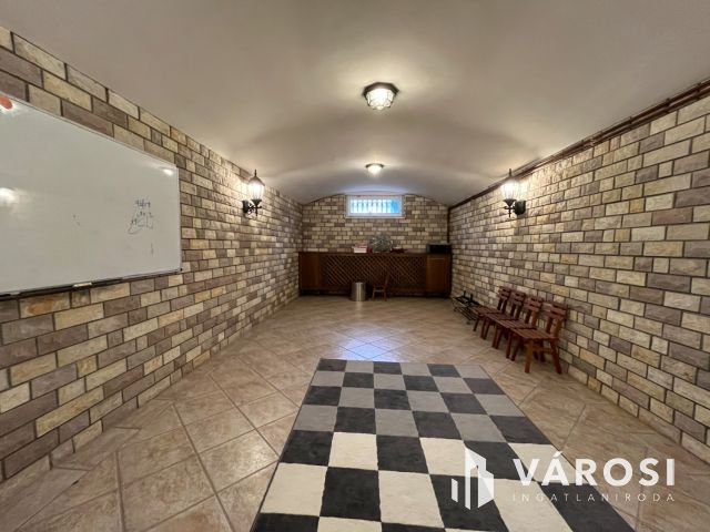 Debreceni Klasszikus Stílusú Impozáns Ingatlan Eladó!