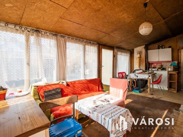 Eladó velencei családi ház csendes helyen