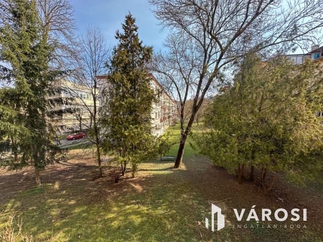 Vásártéren 1 emeleti lakás eladó!