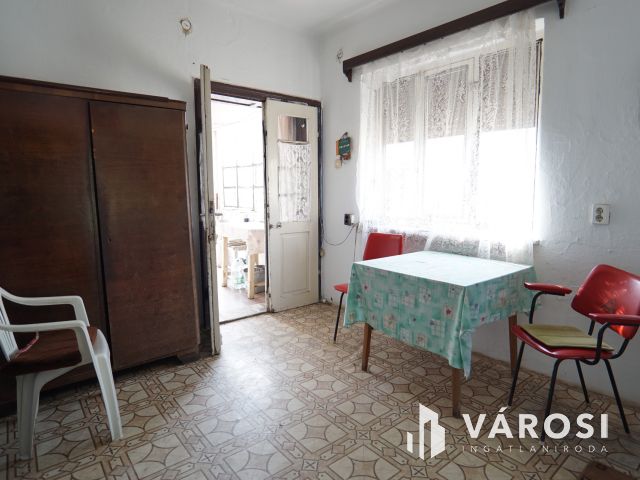 Természetközeli, szomszédmentes családi ház Bucsután!