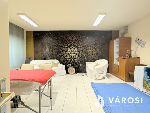 Belvárosi üzlethelyiség eladó!