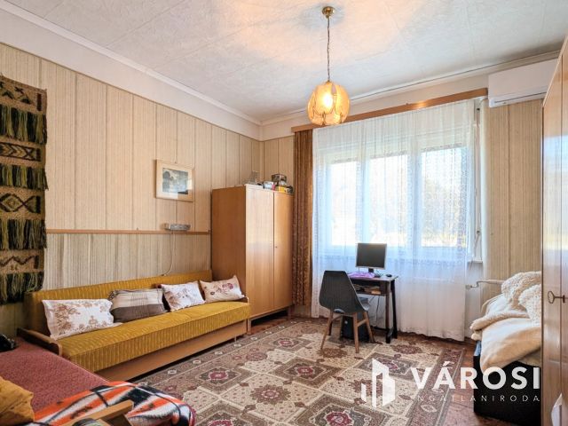 Kádár kocka típusú ház kedvelt környéken!