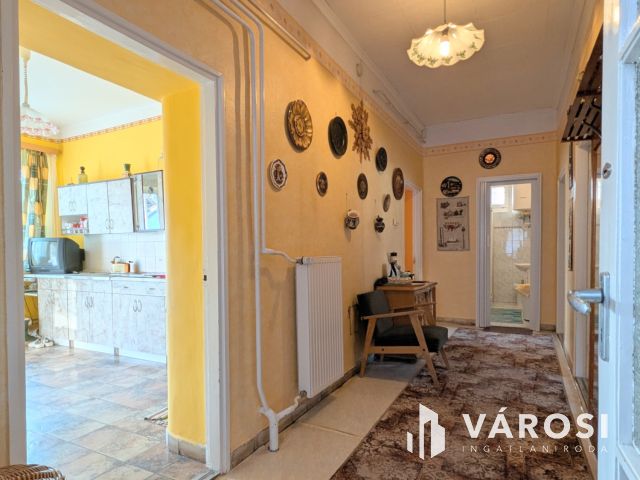 Kádár kocka típusú ház kedvelt környéken!