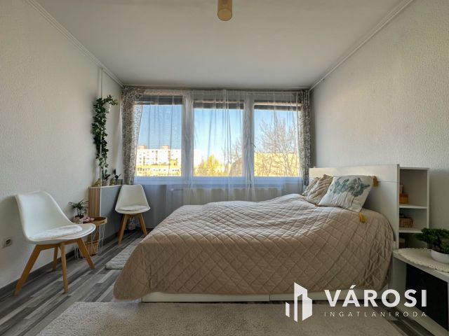 Felsővárosban 2 szobás, bútorozott lakás eladó!