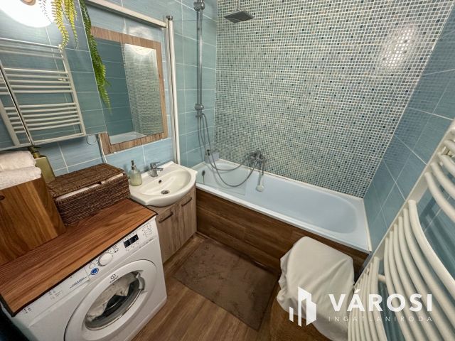 Felsővárosban 2 szobás, bútorozott lakás eladó!