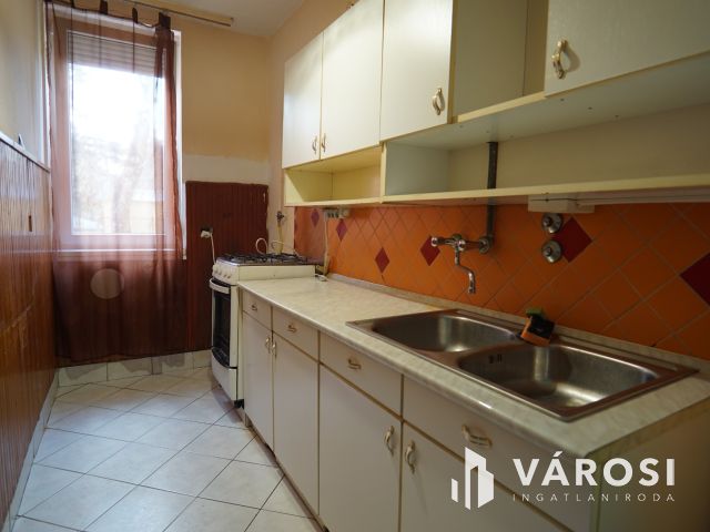 Platán soron, földszinti lakás