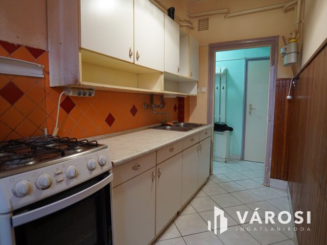 Platán soron, földszinti lakás