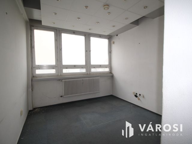 477 nm-es iroda Sárvár belvárosában