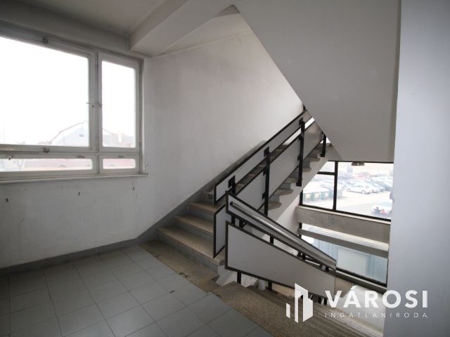 477 nm-es iroda Sárvár belvárosában