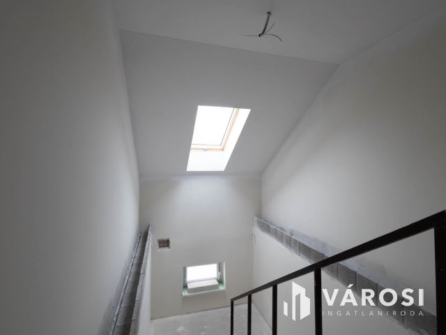 Hatalmas családi ház május végi költözéssel!