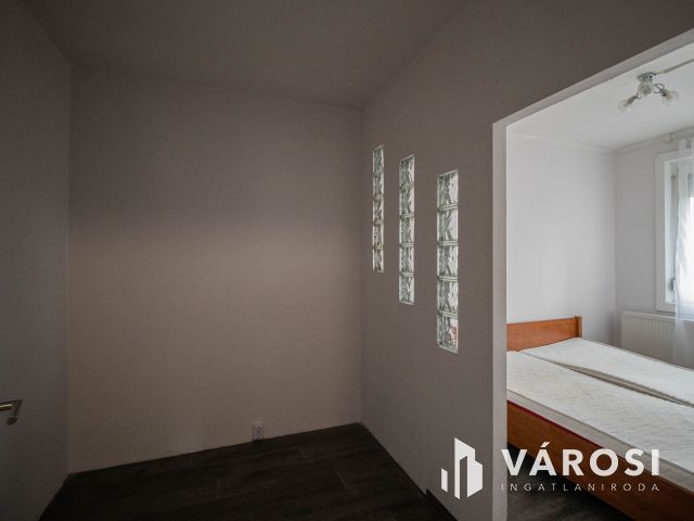 Tó melletti Felújított lakás eladó Győrben