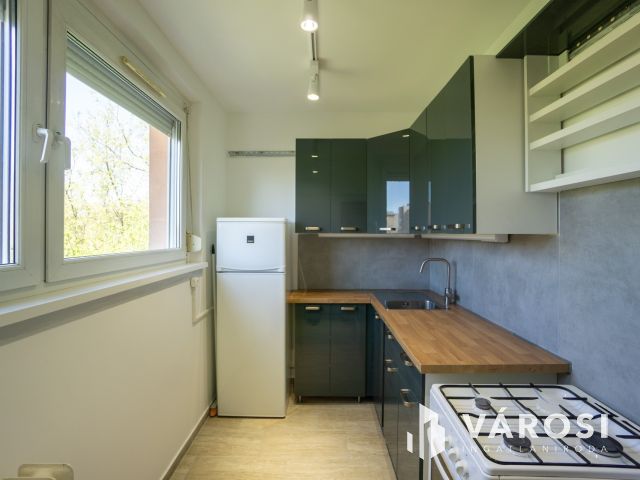 Felújított 3 szobás lakás szigetelt társasázban