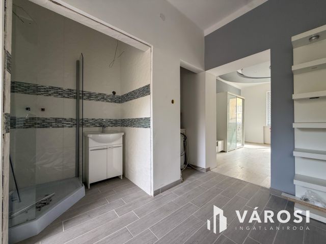 Vásártéren 1. emeleti, 1 szobás lakás eladó!