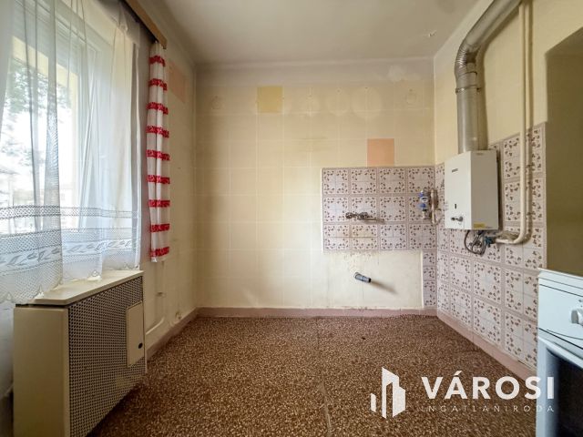 Első emeleti, erkélyes lakás eladó!