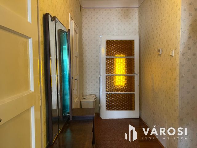 3 szobás családi ház, gyümölcsös és egy külön lakrész