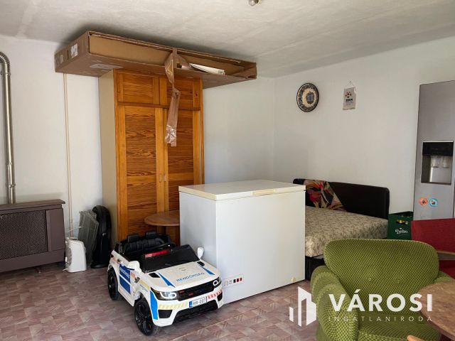 3 szobás családi ház, gyümölcsös és egy külön lakrész