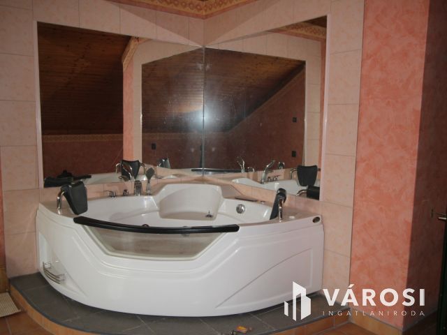 Jó elrendezésű ház a belvároshoz közel, Szombathelyen