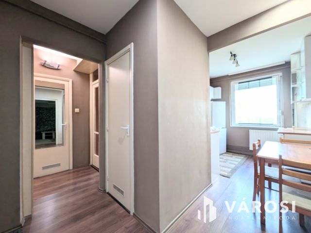 Belvárosi 2 szobás franciaerkélyes lakás kiadó!