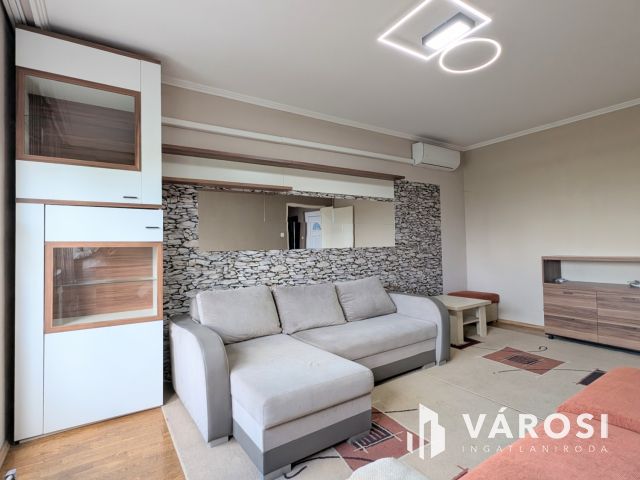 Belvárosi 2 szobás franciaerkélyes lakás kiadó!