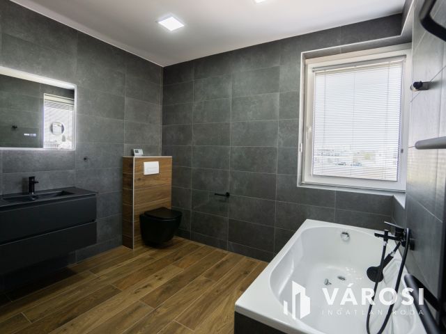 Kiadó ikerház a Szitásdombon