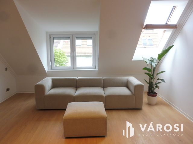 Egyedi,modern,jó hangulatú kis lakás remek árban eladó.