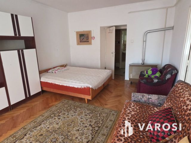 Platán soron kiadó erkélyes lakás