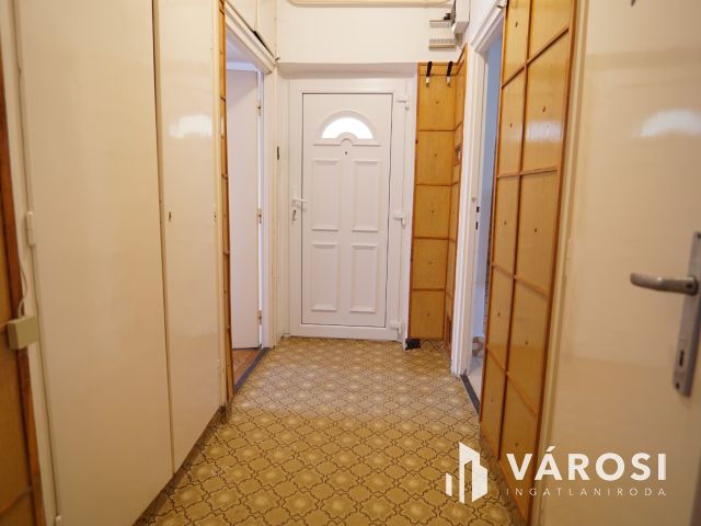 Platán soron kiadó erkélyes lakás