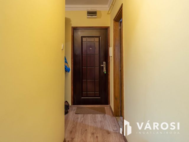 Igényes 2 szobás panel lakás a belváros közelében