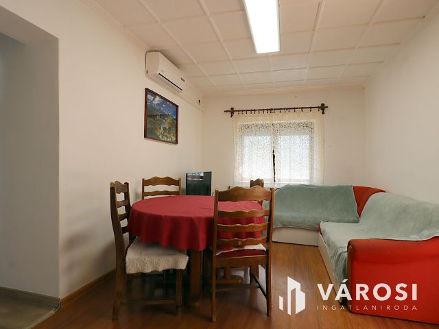 Zsóry-fürdő: 3 szintes ház, 20 fő, kész lehetőség!