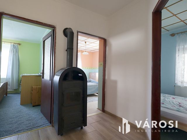 Zsóry-fürdő: 3 szintes ház, 20 fő, kész lehetőség!