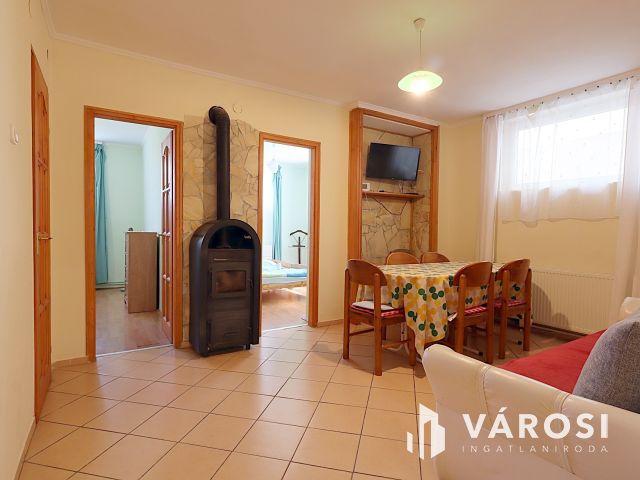 Zsóry-fürdő: 3 szintes ház, 20 fő, kész lehetőség!