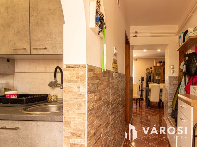 Napelem, medence, 3 garázs – ritka lehetőség Annavölgyön