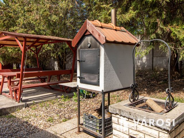 Napelem, medence, 3 garázs – ritka lehetőség Annavölgyön