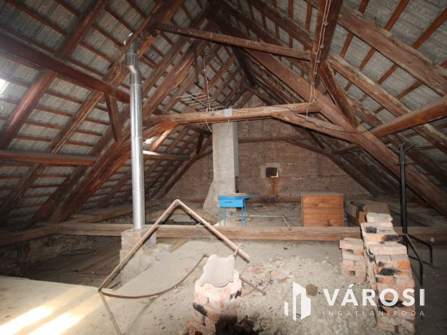 5 szobás, tágas ház Jákon