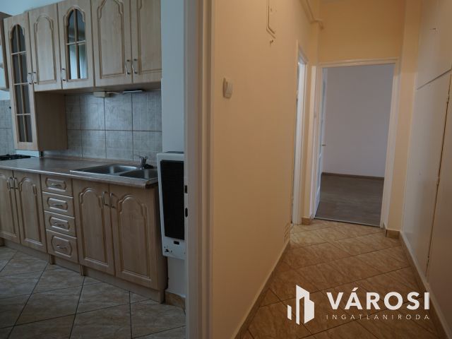 Kiadó erkélyes lakás a Bartókban