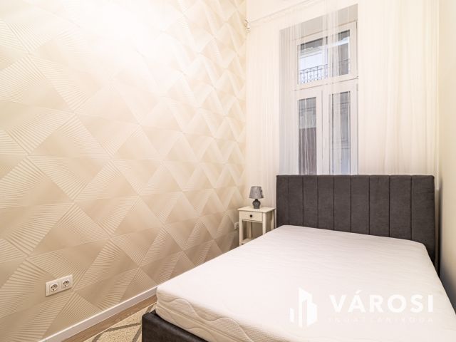 2 szobás, felújított és berendezett lakás a Palotanegyedben