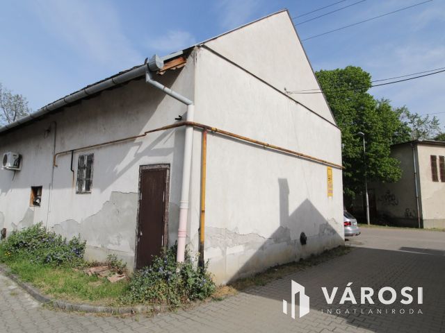 Üzlet a piac mellett