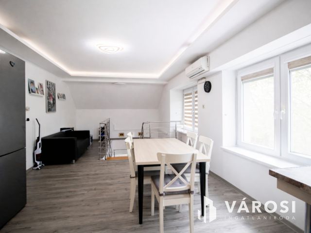 295 nm csomagolóüzem + 157 nm prémium lakótér