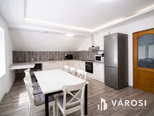 295 nm csomagolóüzem + 157 nm prémium lakótér