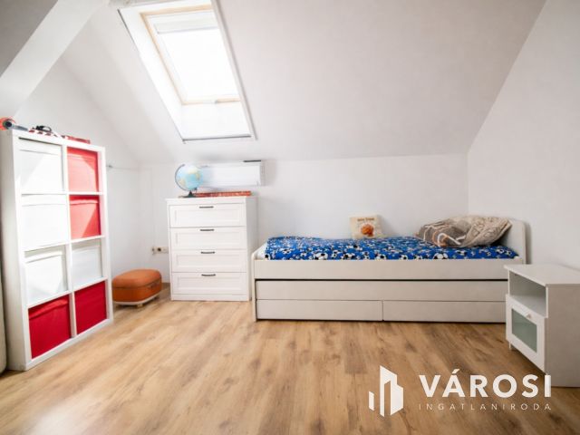 295 nm csomagolóüzem + 157 nm prémium lakótér