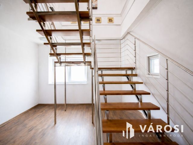 295 nm csomagolóüzem + 157 nm prémium lakótér