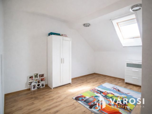 295 nm csomagolóüzem + 157 nm prémium lakótér