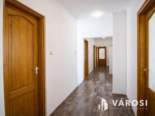 295 nm csomagolóüzem + 157 nm prémium lakótér