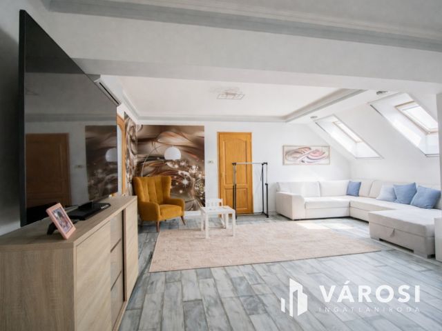 295 nm csomagolóüzem + 157 nm prémium lakótér