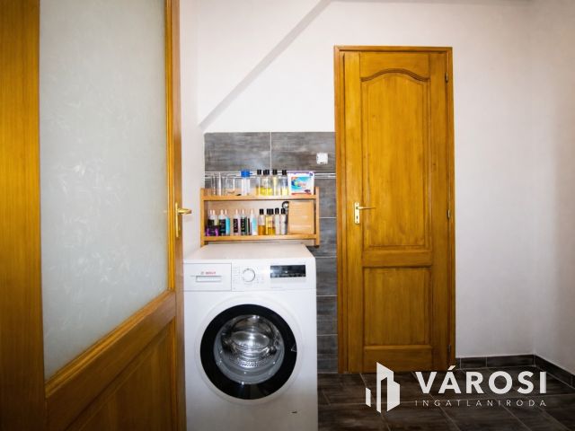 295 nm csomagolóüzem + 157 nm prémium lakótér