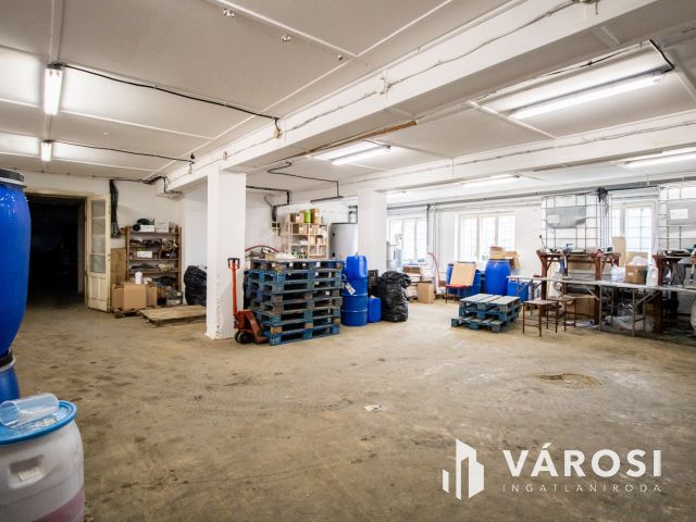 295 nm csomagolóüzem + 157 nm prémium lakótér