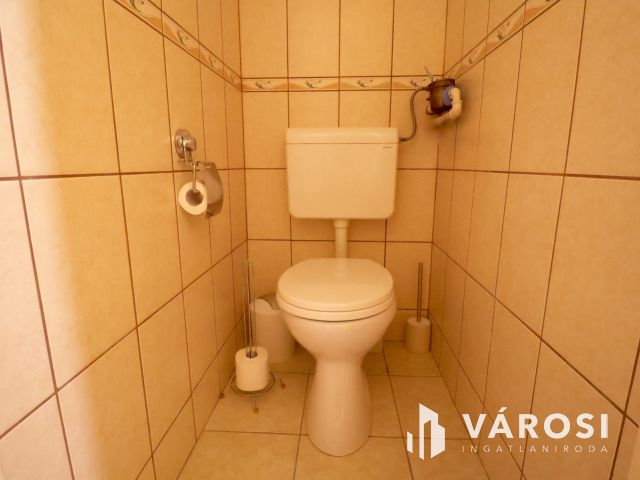 Kertvárosi téglalakás